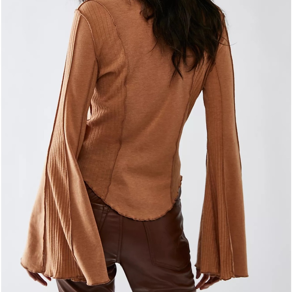 NWOTS FREE PEOPLE FLARED SLEEVE TEE (XL)